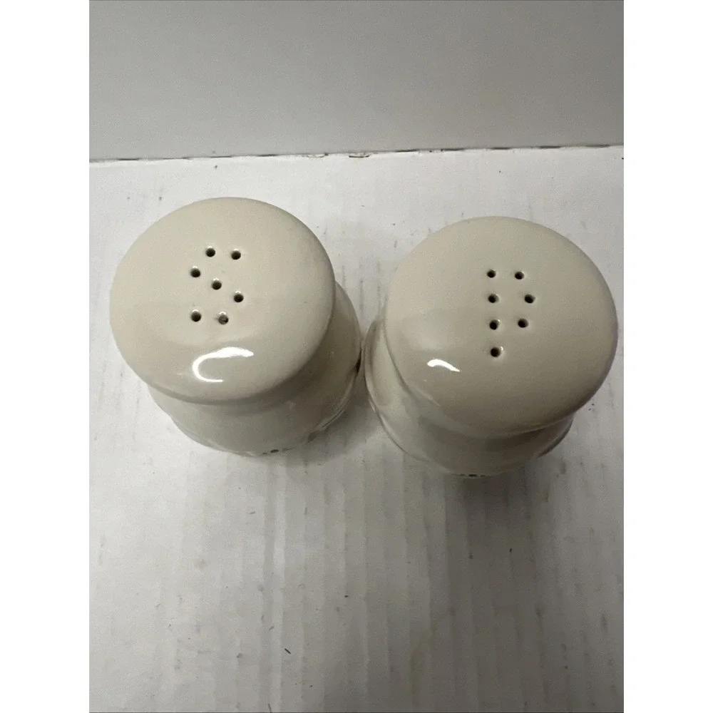 Longaberger Woven Traditions Salt & Pepper Shakers – White w/ Green Accent – USA